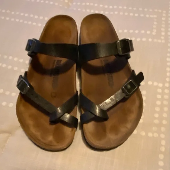 Birkenstock | Shoes | Birkenstock Mismatched Size Sandals  display picture 3